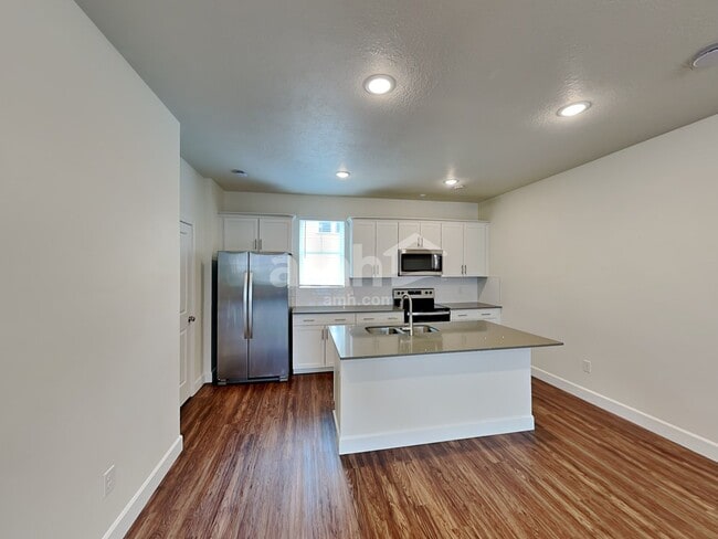 6043 W Copper Hawk Dr