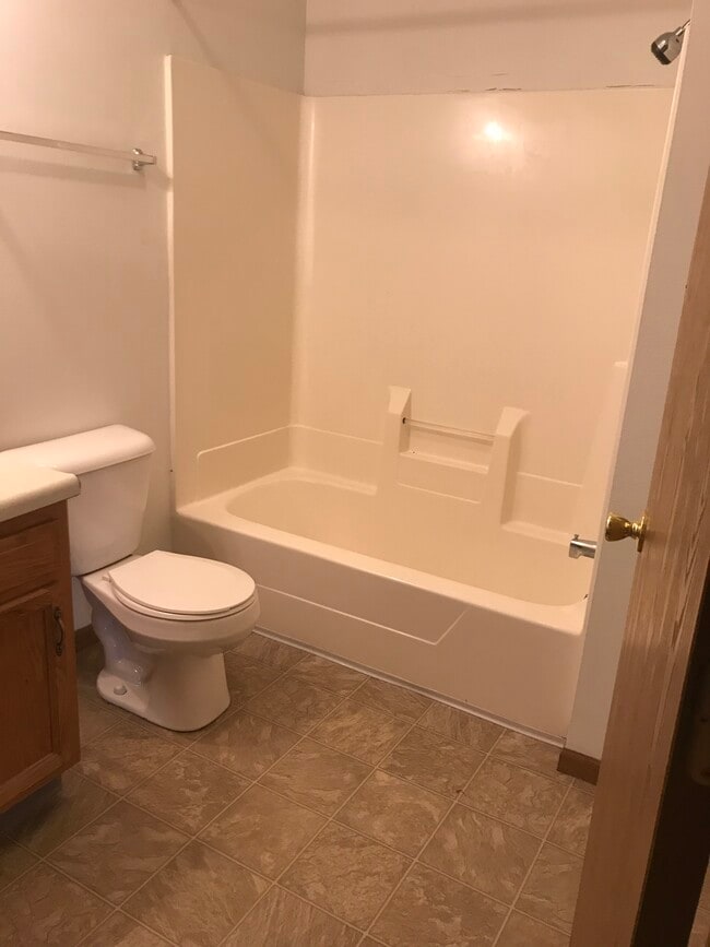 Photo - 414 14th Ave W