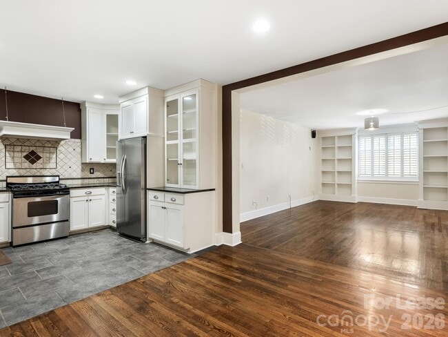 Building Photo - 924 Monticello Terrace Unit 103