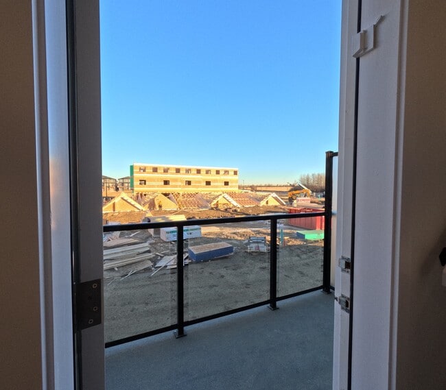 Photo - 18120-18128 28 Ave SW