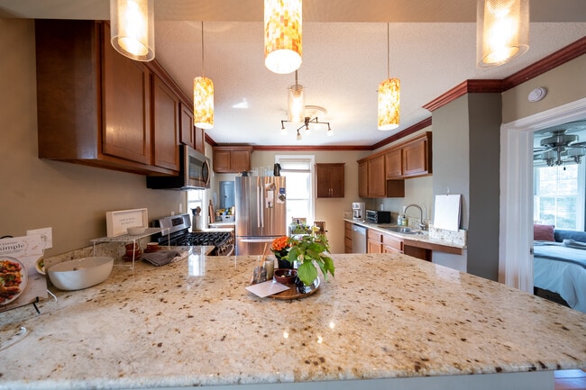 Photo - 801 NE Lowry Ave