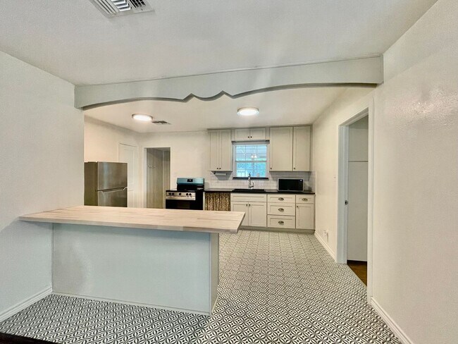 Photo - Fully Updated & Unbeatable Location