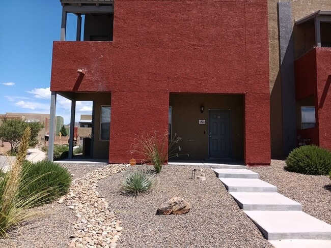 Building Photo - 3 Bedroom, 2.5 Bathroom Home! Schedule a Showing!