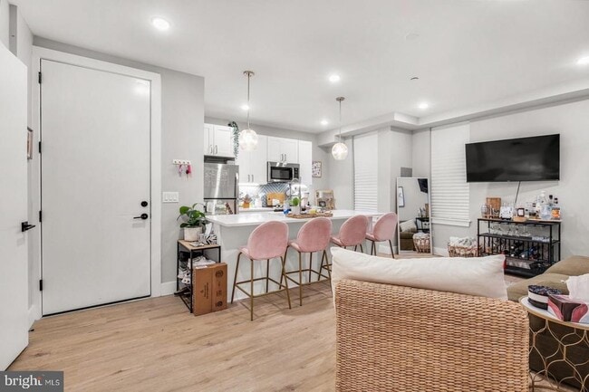 Building Photo - 1144 Frankford Ave Unit 301