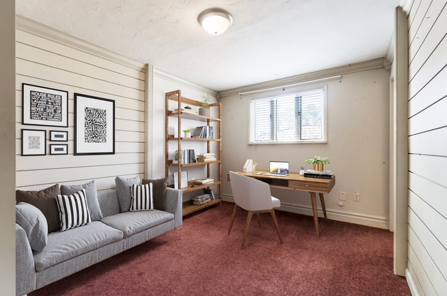 Photo - Spacious Duplex in the Heart of South Side...