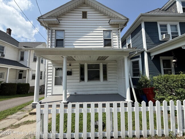 Building Photo - 328 Main St Rental
