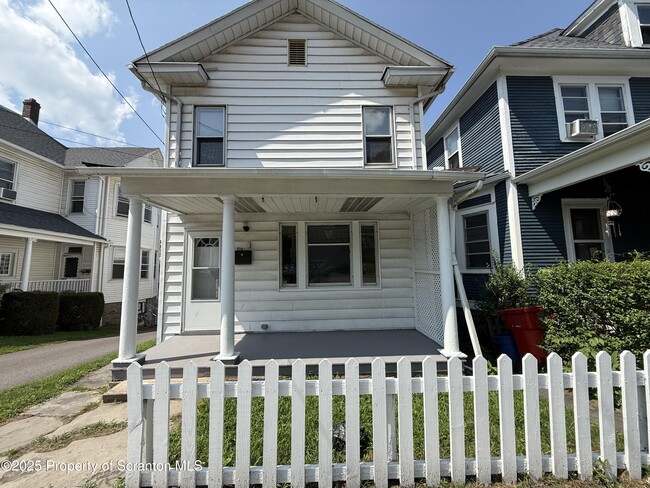 Building Photo - 328 Main St Rental