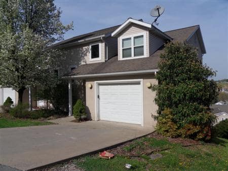 Building Photo - 3 bedroom 2.5 bath townhome located in the Windwood Village
