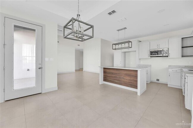 21 Linda S St