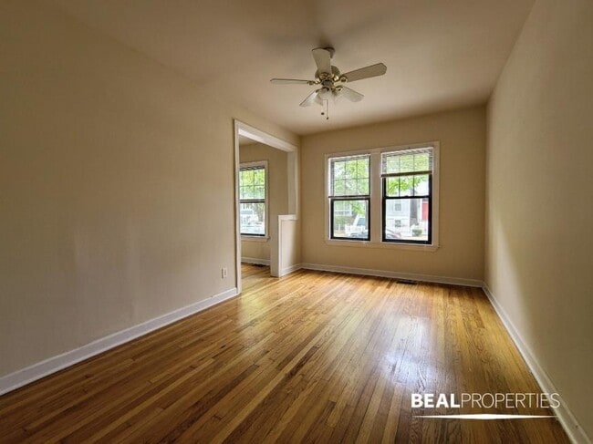 Building Photo - 1 bedroom in CHICAGO IL 60657 Unit 2