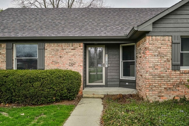 Photo - 1108 Redwood Dr