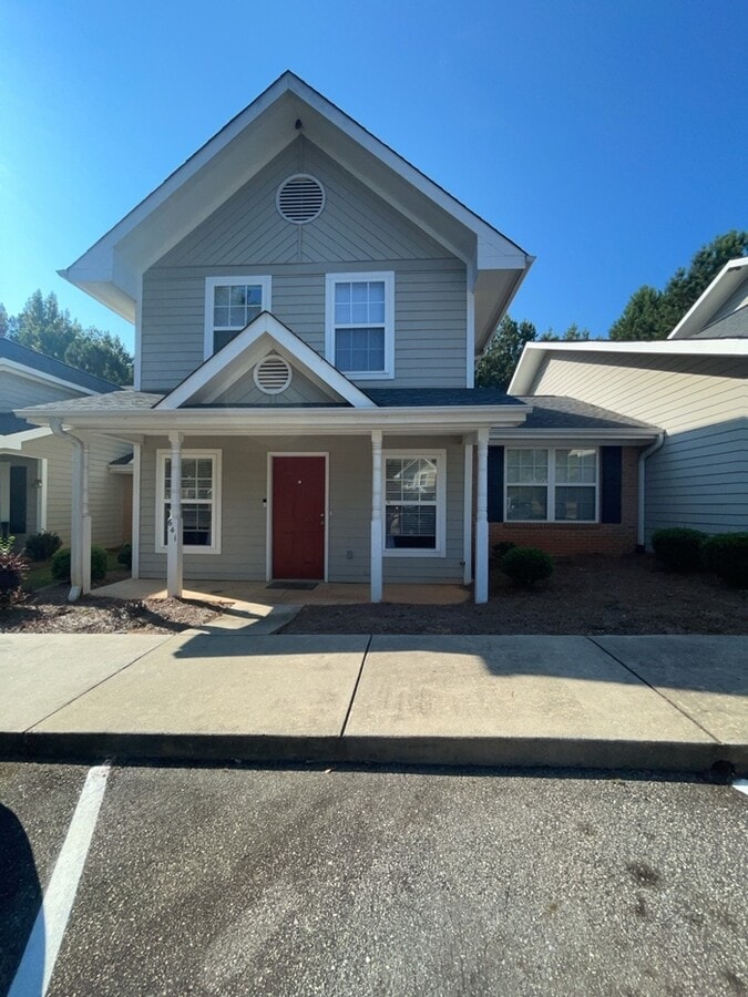3 bedroom 2.5 Bathroom - 3 bedroom 2.5 Bathroom