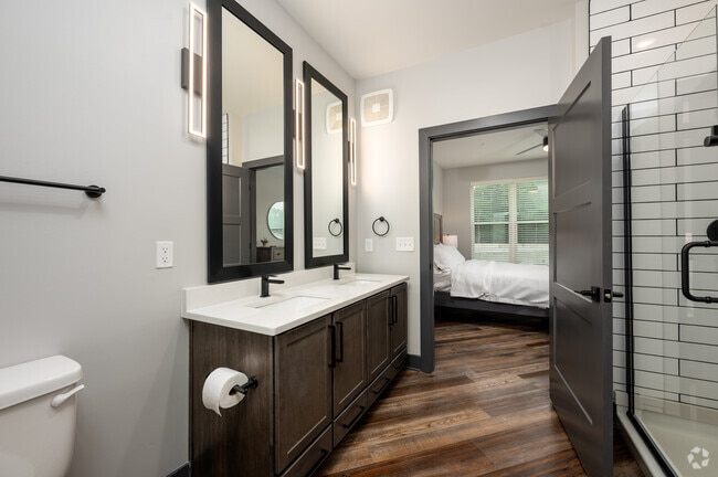 2BR, 2BA - 1,316SF - Primary Bathroom