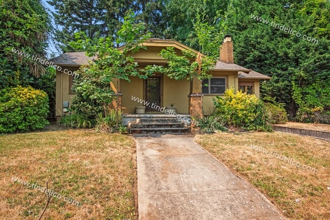 Building Photo - Modern Mediterranean 2 Bed/2 Bath with plenty of space - Pet Friendly!