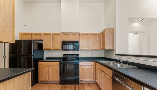 Photo - Gorgeous Townhome With 2-Car Garage and Ce...