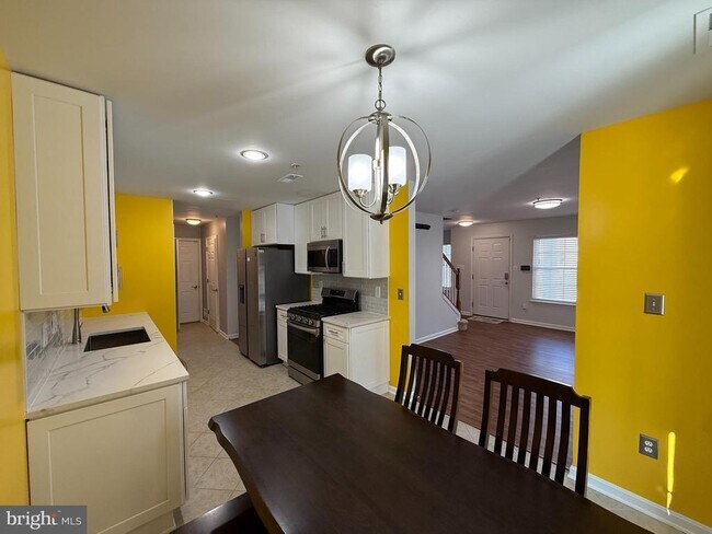 Photo - 2051 Astilbe Way