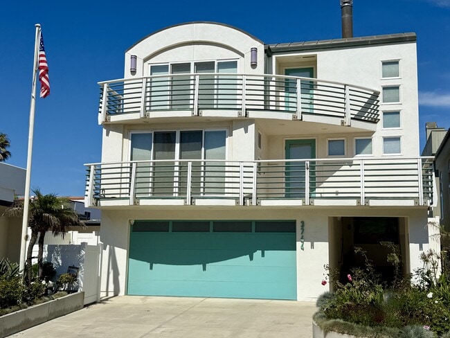 Building Photo - 3744 Ocean Dr Rental