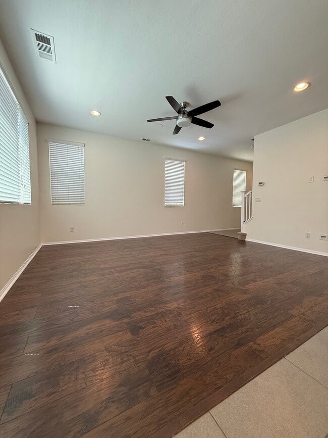 Photo - 506 Moonlight Dr
