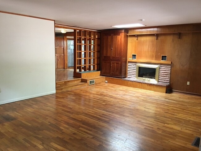 Photo - *MAXED OUT ON APPLICATIONS, NOT ACCEPTING MORE* Location, location, location. Great 4 bedroom one...