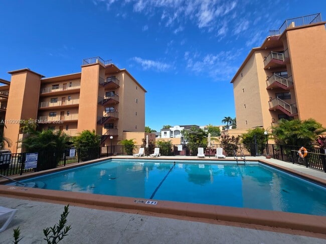 Building Photo - 1800 W 54th St Unit 409