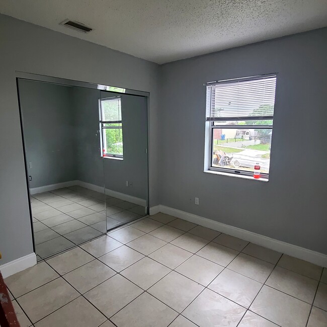 Photo - 7102 Holiday Dr