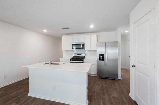 Photo - Redbird Ranch 4 Bedroom, 2 Bath, Free Inte...