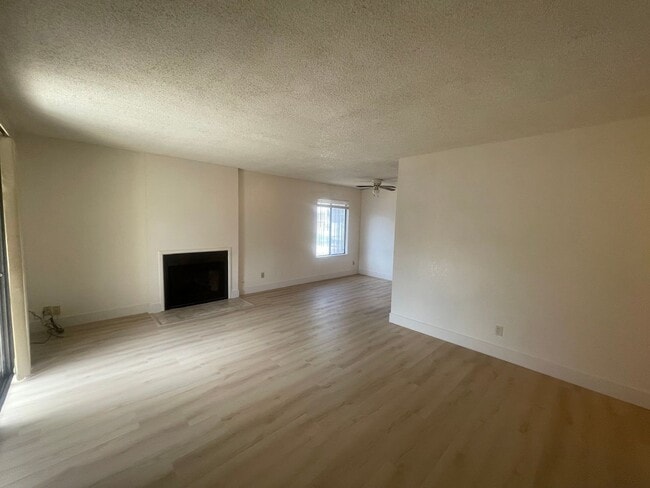 Photo - 1221 N Peach Ave