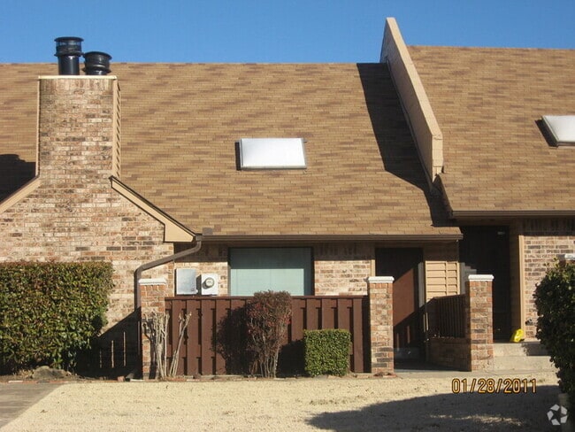 Building Photo - 2 BED 2 BATH 1 CAR GARAGE FAIRFIELD GREENS... Rental