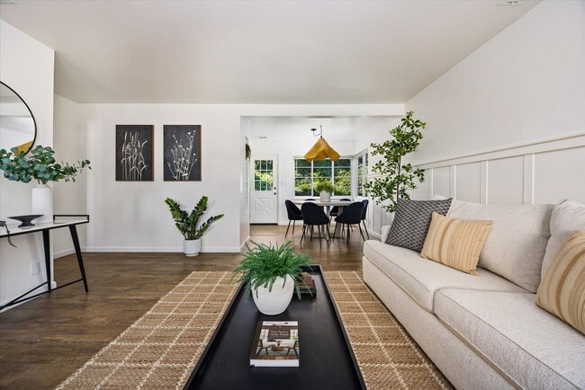 Photo - 191 Del Sur Way