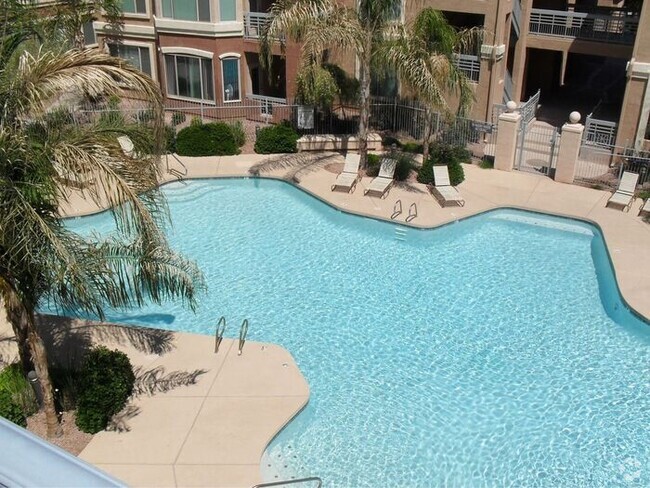 Building Photo - Exquisite Condo in Tempe!! A Must See!!