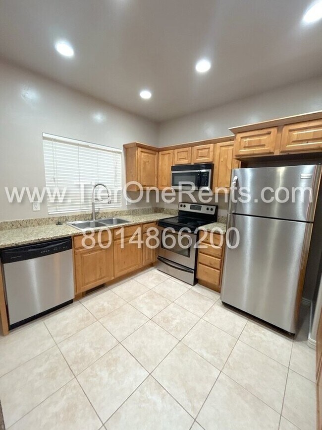 Photo - Move-in special: $500 off First month's rent!