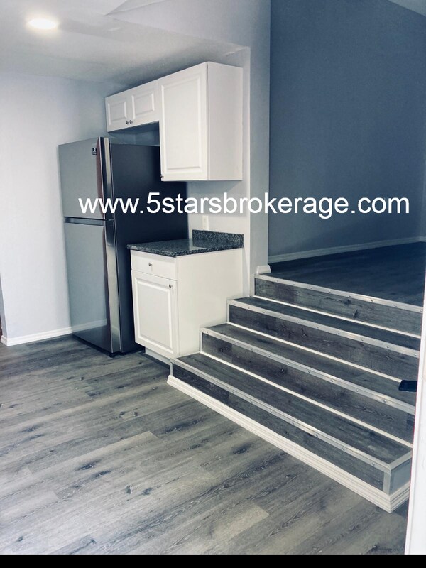 Photo - 5024 Emerson Ave S