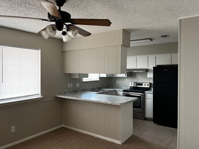 Photo - Nice 3 bedroom, 2 bath Home in College Hills West Available SOON!