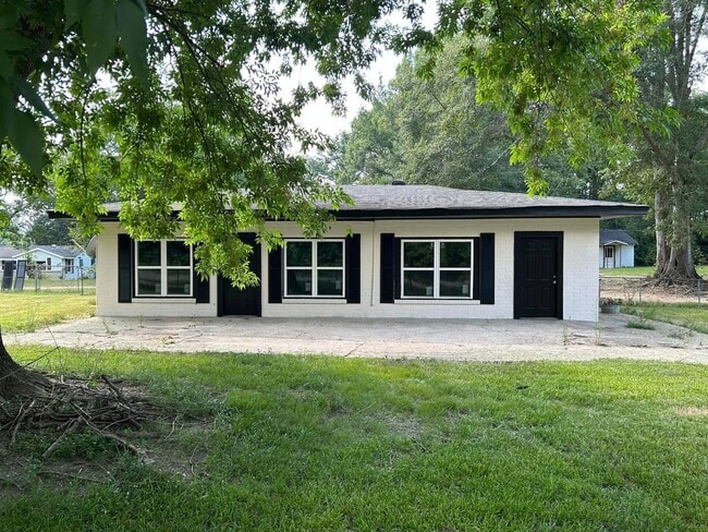 3 Bedroom 1 Bath House Available For Rent - 3 Bedroom 1 Bath House Available For Rent