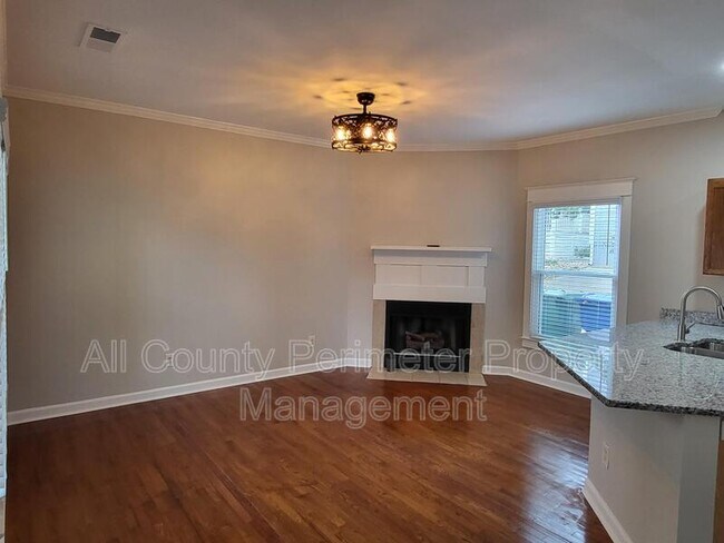 Photo - 320 Harden St SE