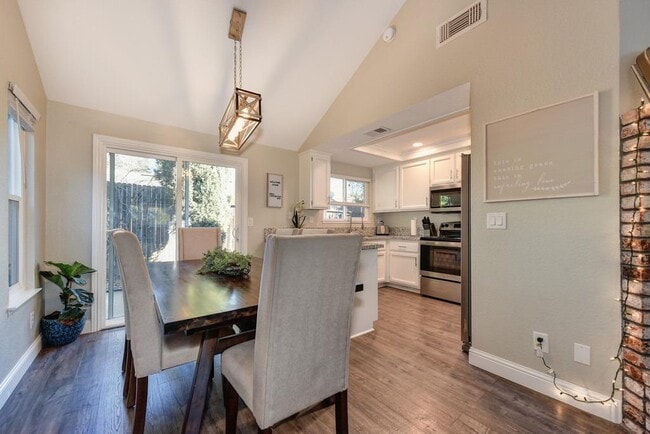 Photo - 8313 Crossoak Way