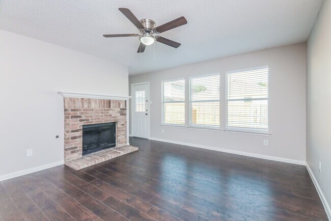 Photo - 1537 Warrington Way
