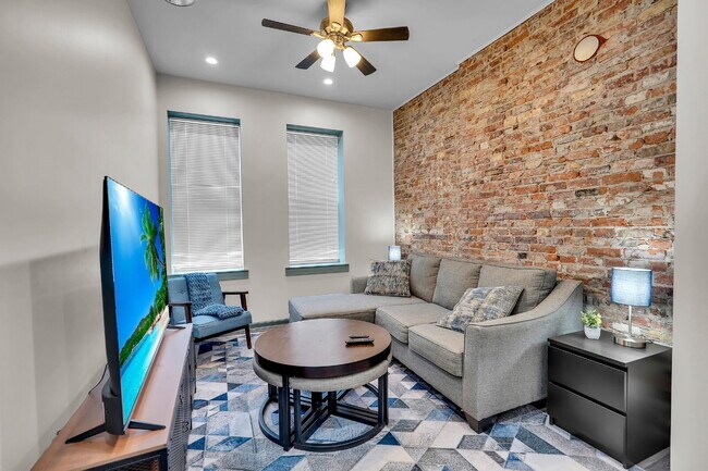 Building Photo - Furnished 2-Bedroom, 2-Bath Apartment near the Medical Campus Unit 1C