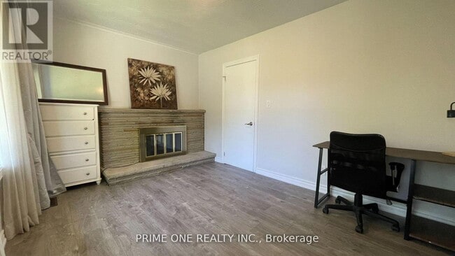 Photo - 164 Meadowvale Rd