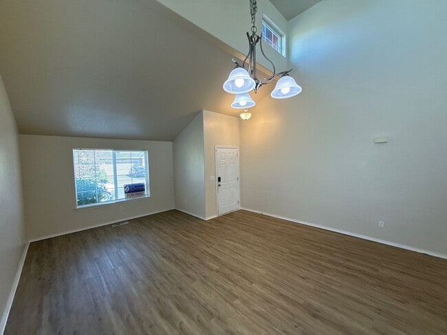 Photo - 386 SE Casting St