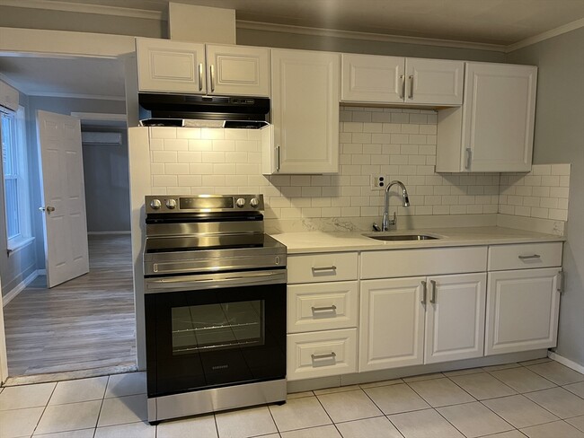 Building Photo - 22 Knowlton St Unit 3B