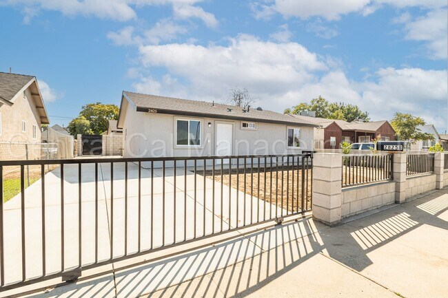 Building Photo - 2825 California Ave Unit 2825 California Ave Rental