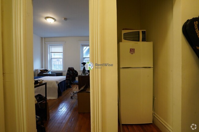 Building Photo - 1302 Commonwealth Ave Unit 5 Rental