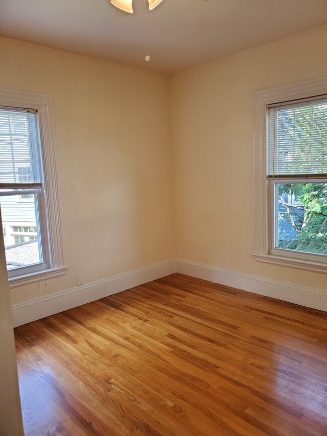 Building Photo - 27 Hammond St Unit 2 Rental