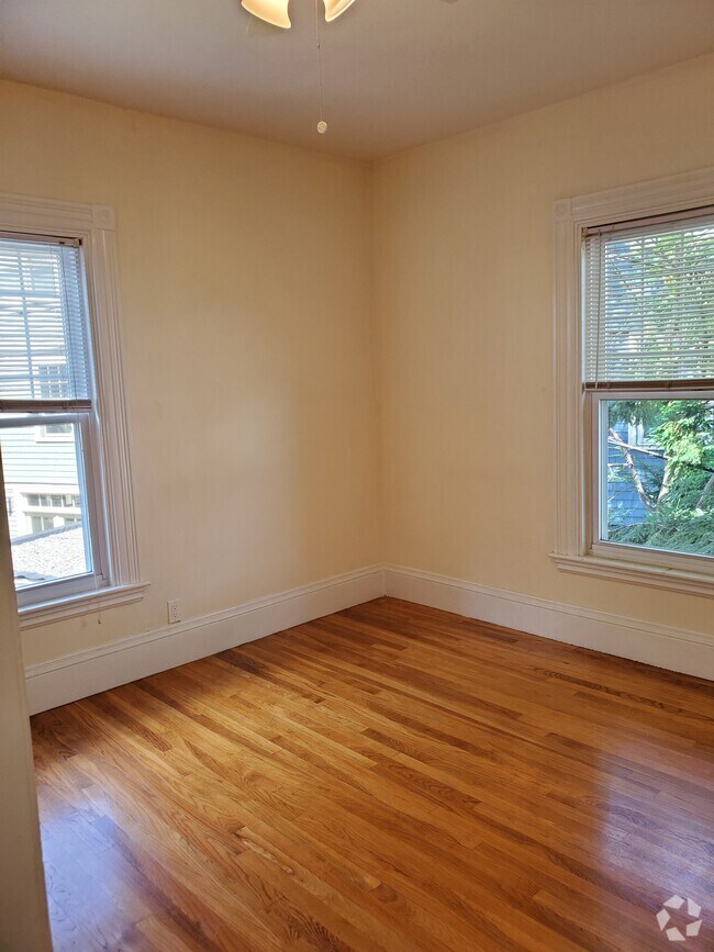 Building Photo - 27 Hammond St Unit 2 Rental