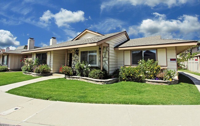 Photo - 16561 Kellog Cir