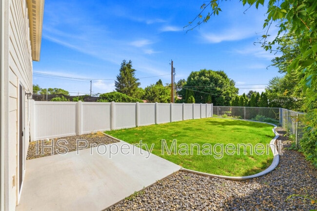 Photo - 714 W 13th St