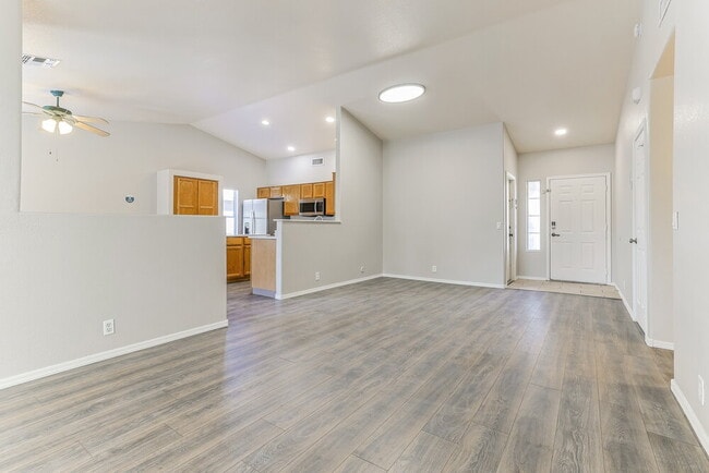 Photo - 1623 E Oakland St