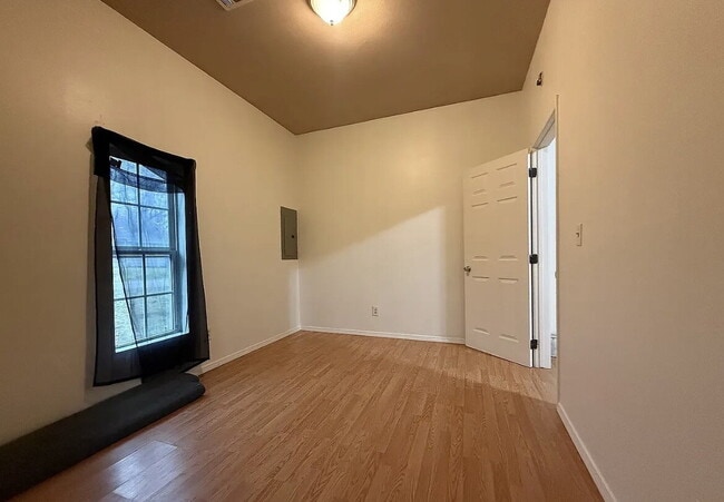 Photo - 1324 W Maple St