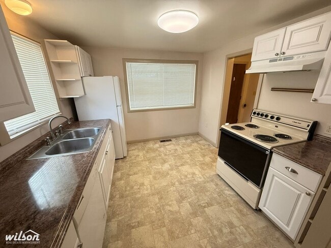 Photo - 2 Bed / 1 Bath Single-Level Home with Fenced Yard